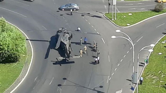 В центре Бухареста аварийно сел вертолет США (видео)
