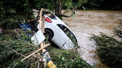 В Германии более тысячи человек пропали после потопа (фото)