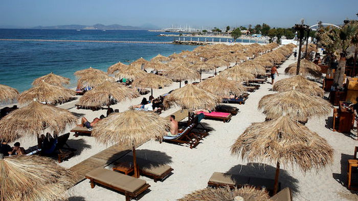 ЕС предостерегает от поездок на популярные греческие острова из-за COVID-19
