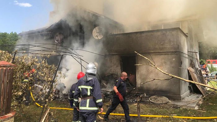 На Прикарпатье самолет упал на дом, четыре жертвы (фото)