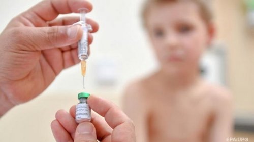 В Украине первые дети прошли вакцинацию от COVID-19