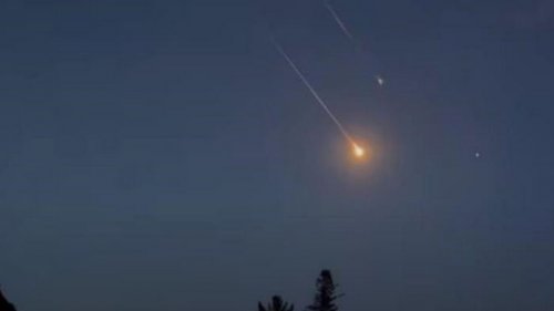 Туристы сняли на видео падение ракеты, запустившей Науку