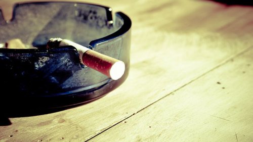 Одна сигарета сокращает жизнь на 5 минут и 30 секунд - исследование