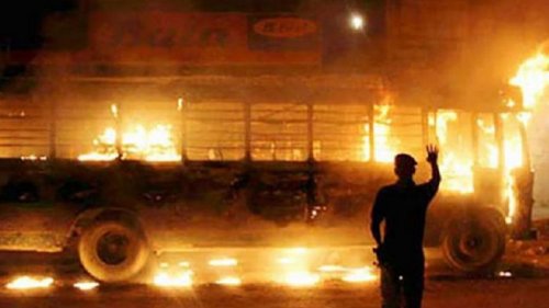 При взрыве газового баллона в ДТП в Пакистане погибли 10 человек