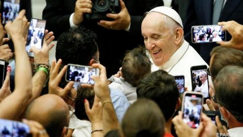 Конверт с тремя пулями: в Италии перехватили письмо Папе Римскому