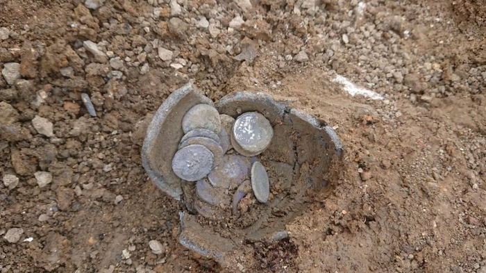 Во Франции нашли клад древнеримских монет