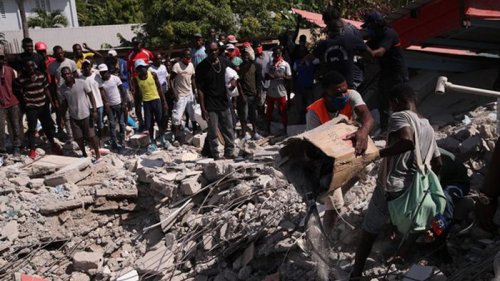 Число жертв землетрясения на Гаити увеличилось (видео)
