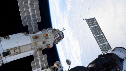 NASA расследует включение двигателей на российском модуле Наука, которое развернуло МКС