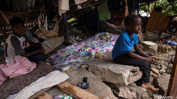 На Гаити число жертв землетрясения достигает двух тысяч (видео)