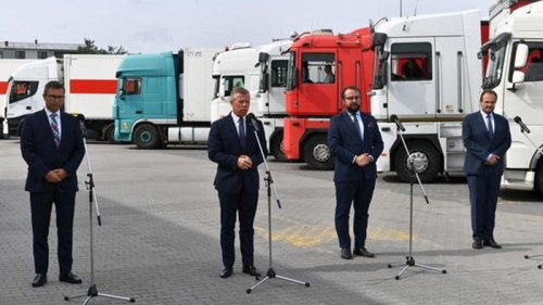 Польша отправила в Украину 20 грузовиков со средствами борьбы с COVID-19