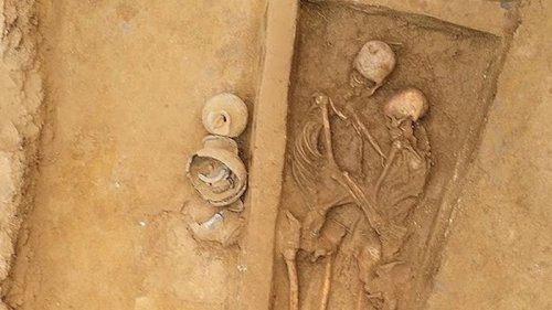 В Китае нашли останки влюбленной пары, которой полторы тысячи лет (фото)