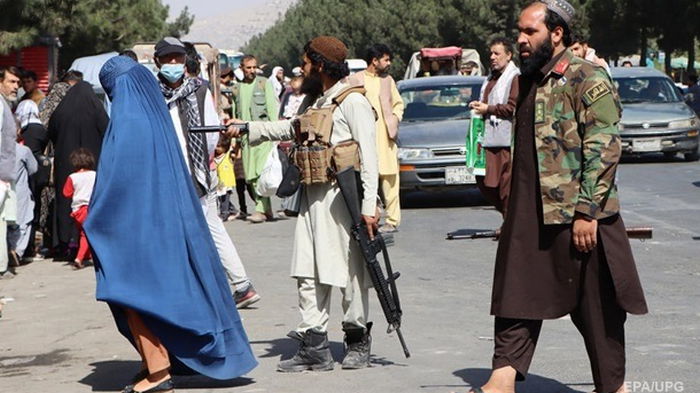 США призвали американцев срочно покинуть район аэропорта Кабула