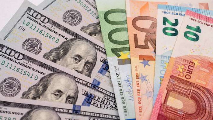 Курсы валют на 1 сентября: гривна вернулась к падению