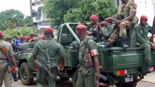 В Гвинеи на улицы вышла армия, идут перестрелки