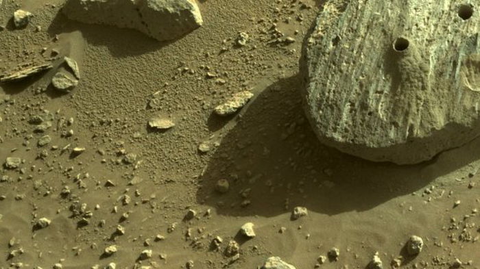 Марсоход Perseverance успешно взял вторую пробу марсианского грунта: фото