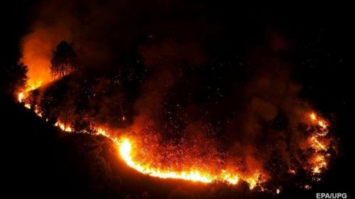 В Испании вспыхнули два крупных лесных пожара