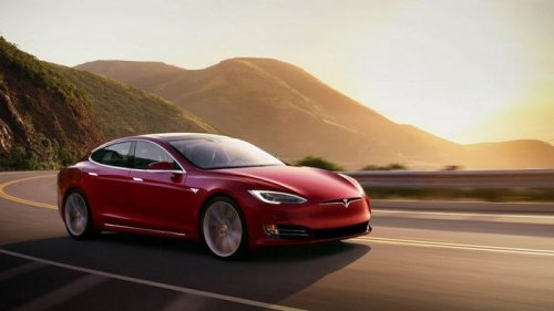 Tesla требовала $23 тыс. за замену батареи: владелец нашел способ починить авто за $5 тыс. (видео)