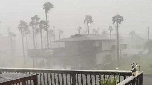 Ураган Николас ослаб до шторма и обрушился на США (видео)