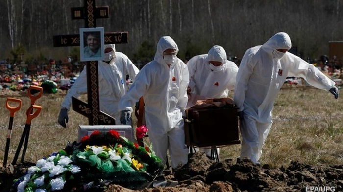 В России пять дней подряд более 800 COVID-смертей