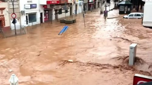 Наводнение в Испании: людей призывают бросить зараженные вещи