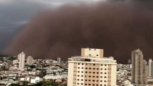В Бразилии песчаная буря накрыла город (видео)