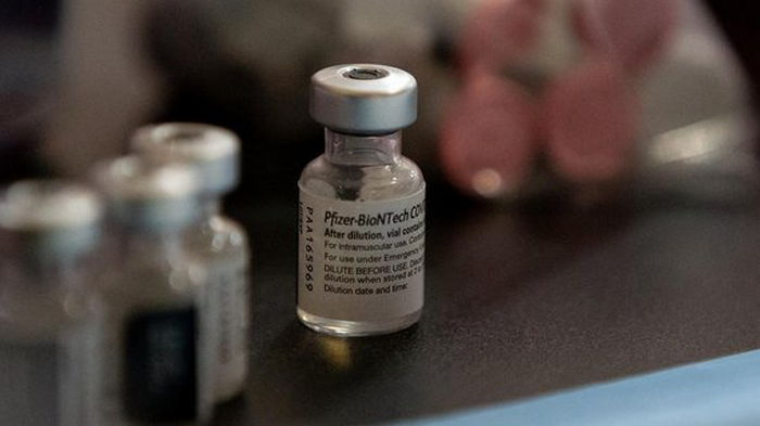 Эффективность вакцины Pfizer снижается почти в два раза за полгода – ученые