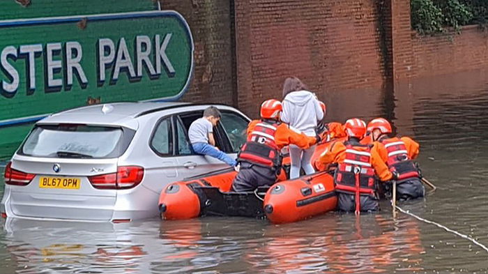 Лондон захлестнуло мощное наводнение (видео)