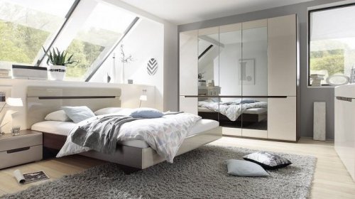 Плюсы и особенности дизайна интерьера спальни в современном стиле