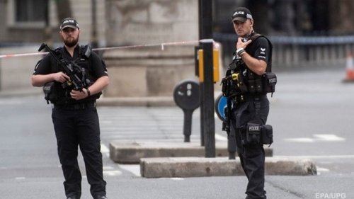 В Лондоне мужчина с ножом напал на пассажиров автобуса