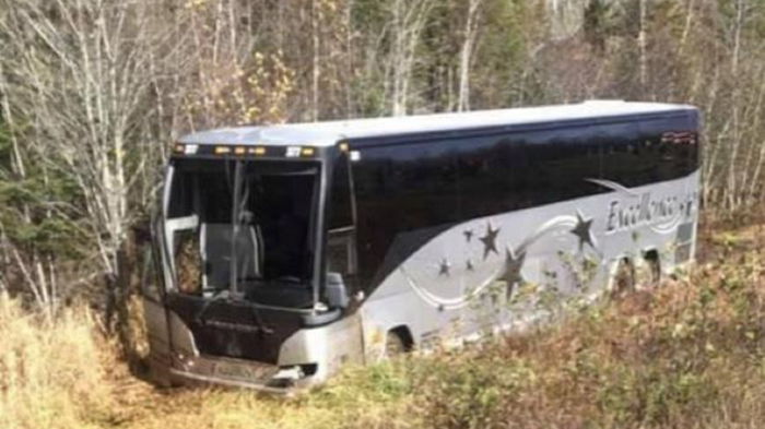 В Канаде автобус с хоккейной командой попал в аварию