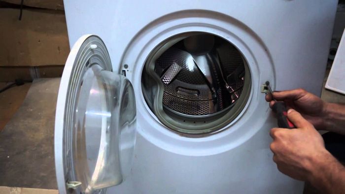 Замок стиральной машины: зачем он нужен и когда пора его менять?