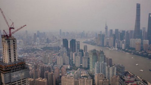 Китайская Evergrande возобновила работу на десятке строительных объектов
