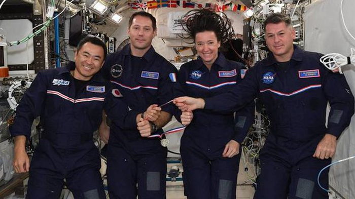 Астронавты с МКС полетят на Землю в подгузниках
