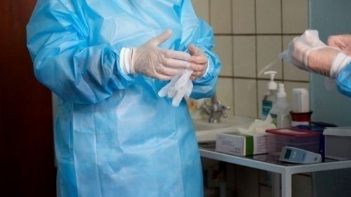 В Черновцах удалили метровый тромб женщине, переболевшей COVID (фото)