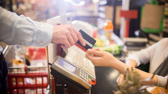 Переход от «безнала» к оплате банковской картой: тренд современных магазинов