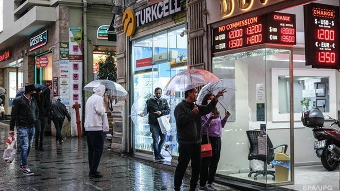 Турецкая лира укрепилась после сообщения об инвестициях из ОАЭ