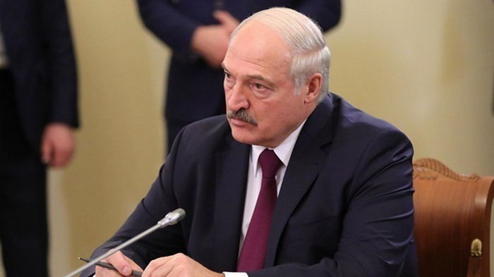 Лукашенко считает глупой затеей строительство Польшей стены на границе