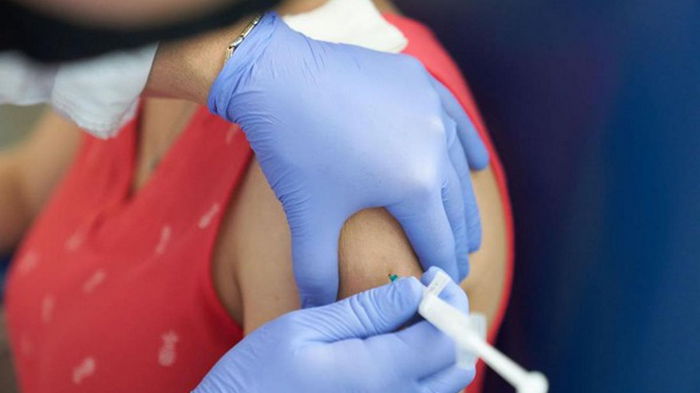 В Канаде анонсировали выпуск COVID-вакцин с эффективностью более 70%