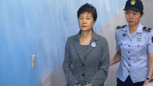 В Южной Корее помиловали бывшего президента: она отбывала 22-летний тюремный срок