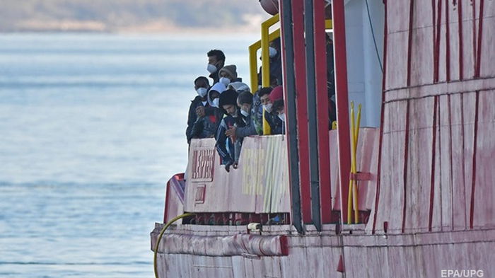 Возле Греции перевернулась лодка с мигрантами