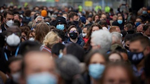 Во Франции ожидают 250 тысяч новых COVID-больных в день