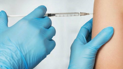 Всех работников Нью-Йорка обязали вакцинироваться