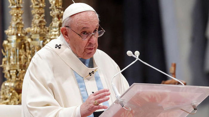 В первой проповеди 2022 года Папа римский призвал защищать женщин