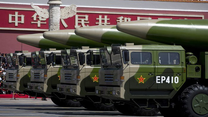 Китай: РФ и США должны сократить ядерный арсенал
