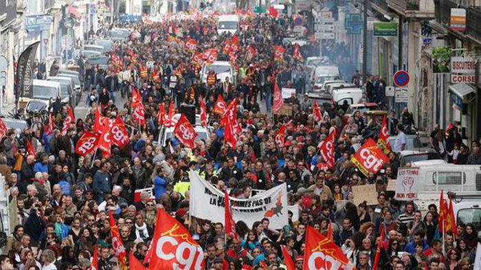 Низкие зарплаты, рекордная инфляция: во Франции проходит общенациональная забастовка