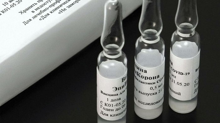 В России заявили об отрицательной эффективности COVID-вакцины