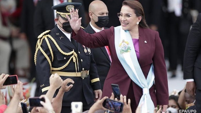 Первая женщина-президент вступила в должность в Гондурасе