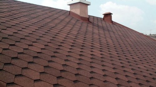 Особенности и достоинства битумной черепицы