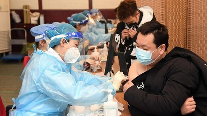 В Китае сделали более 3 млрд прививок от COVID-19