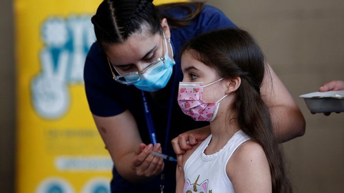 В Катаре одобрили COVID-вакцинацию детей 5-11 лет